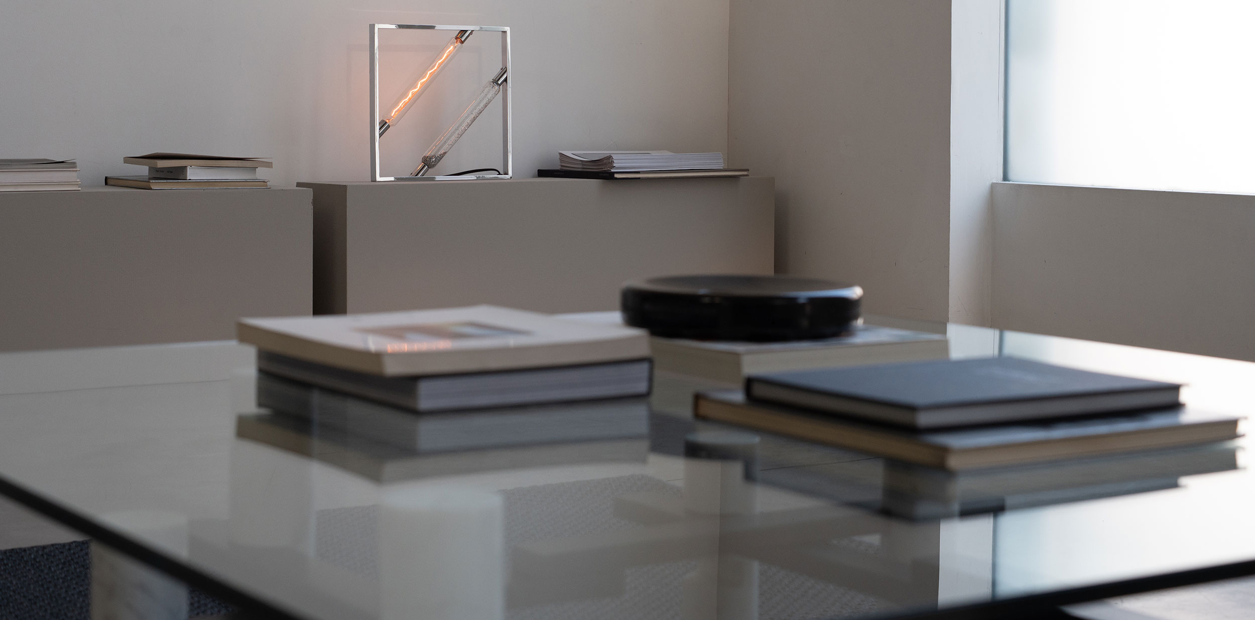 TW7401 Table and TW7100 Light